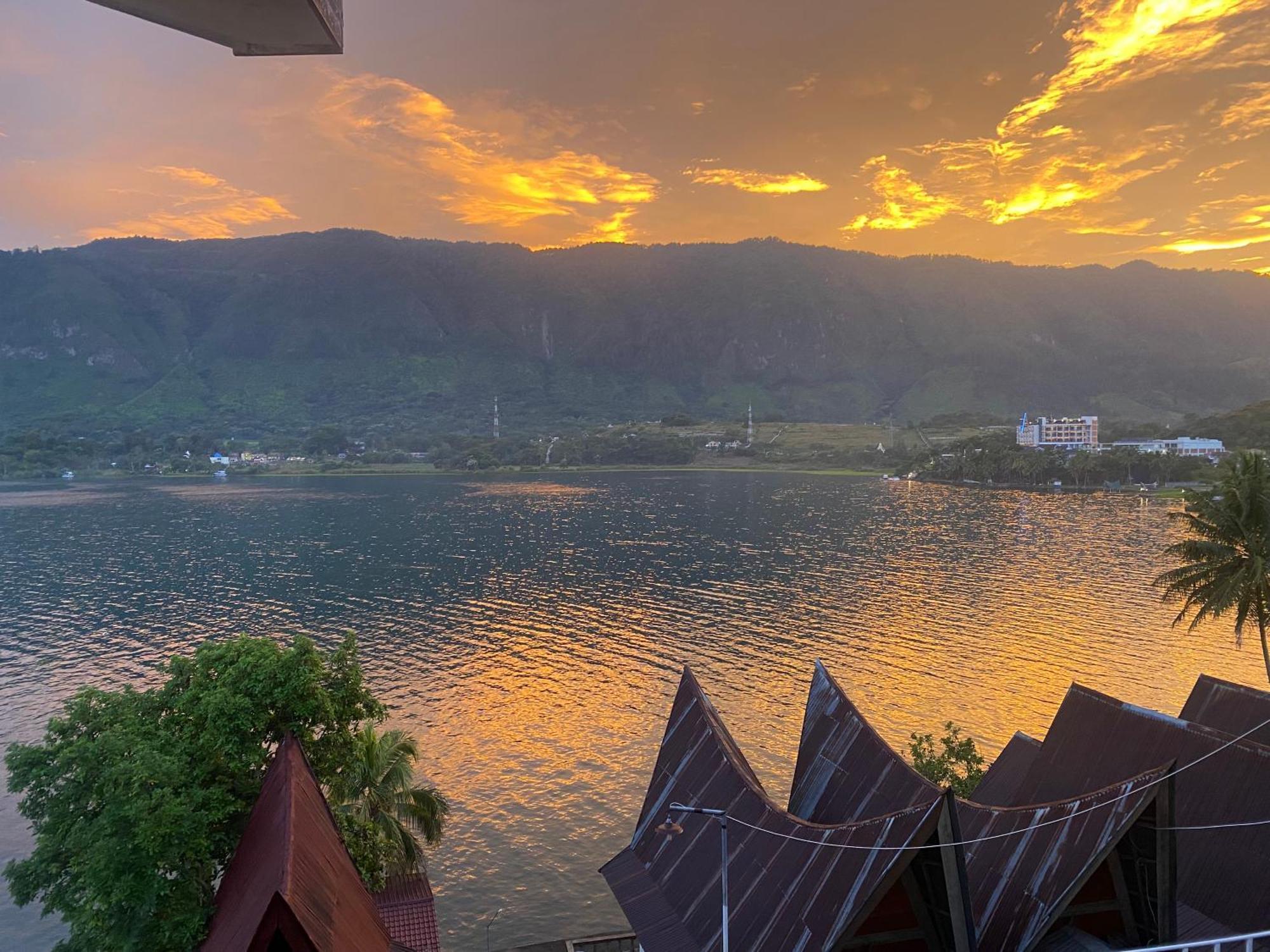 Vandu'S View Guest House & Restaurant Tuk Tuk Eksteriør bilde