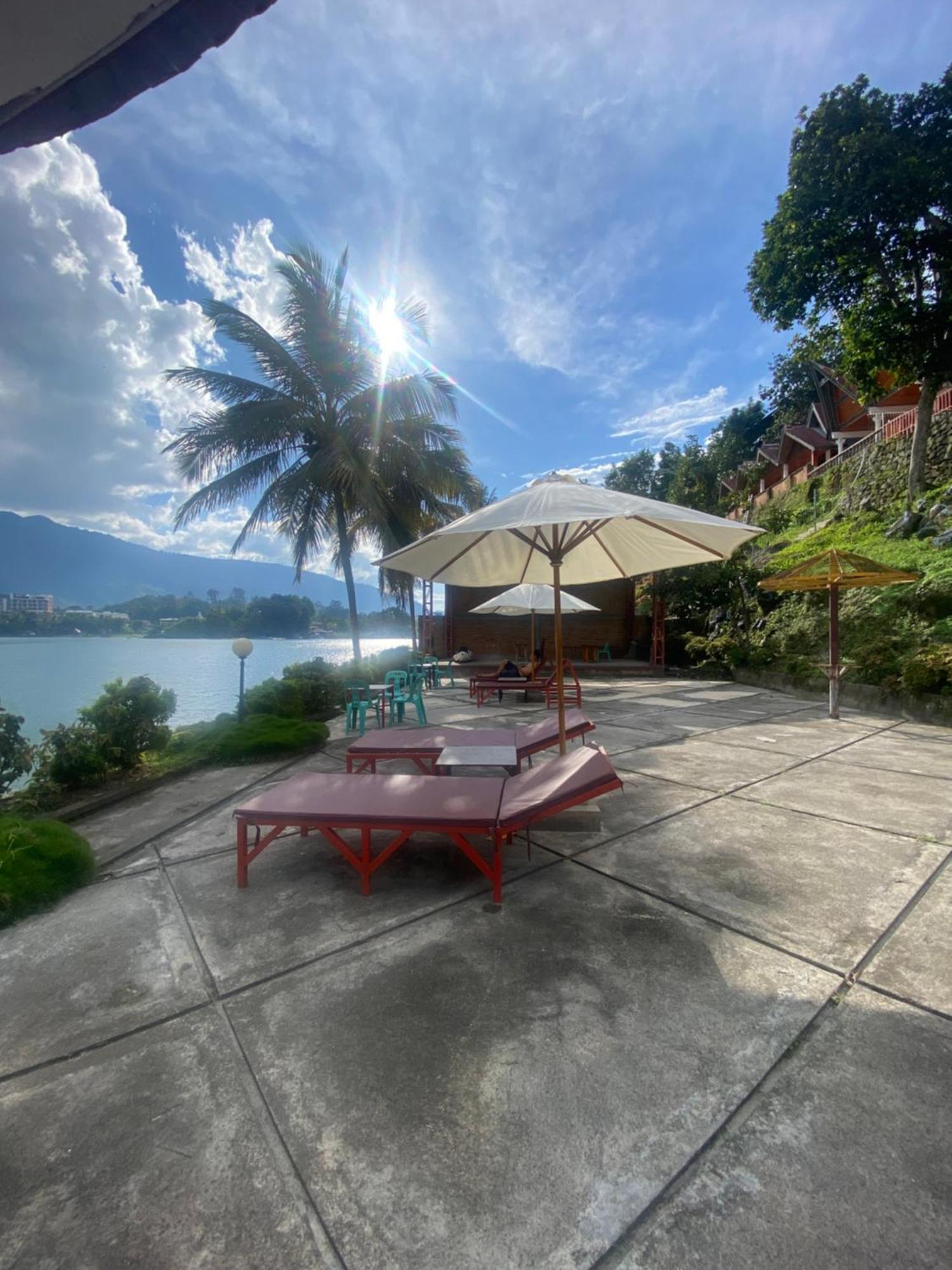 Vandu'S View Guest House & Restaurant Tuk Tuk Eksteriør bilde